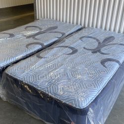 Stearns & Foster Lux Hybrid Split King Mattress 