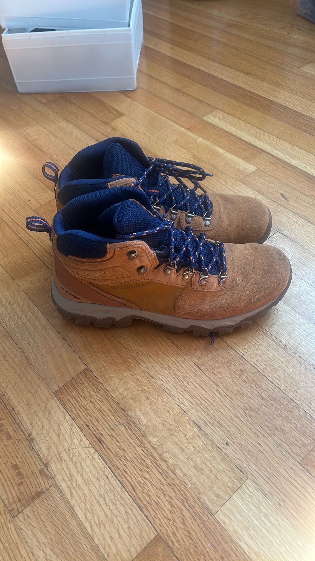 Columbia Men's Newton Ridge Plus II Suede Waterproof Hiking Boots - size 11.5