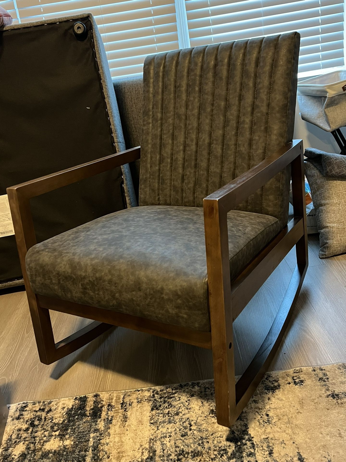 Rocking accent chair