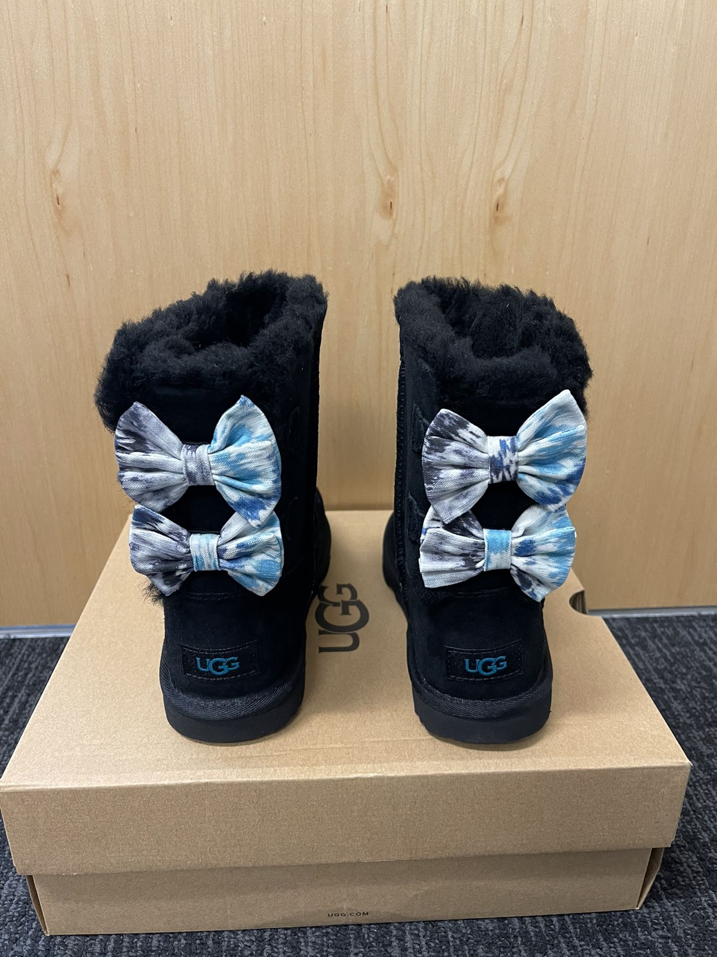 100% Authentic Brand New in Box UGG Bailey Bow Tie Dye Boots / Color: Black / Women size 6 (Big kids 4)