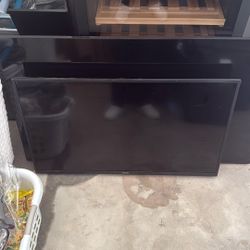 2 TVs, NO POWER CORDS OR REMOTES