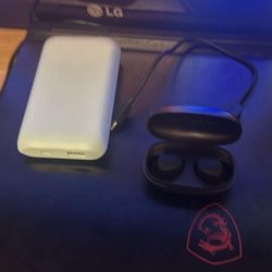 Wireless Charger And Earbuds 