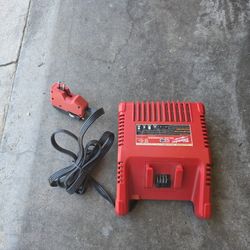 Milwaukee M18 AC/DC CHARGER