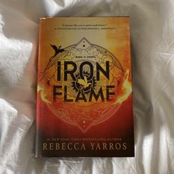 Iron flame Book By Rebecca Yarros