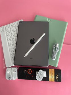 Apple IPad 8th Generation (10.2” Retina /Latest iOS 26/ 2020 model) 32GB with stylus pen, keyboard & Accessories
