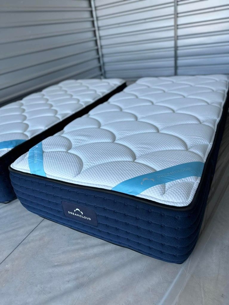 Dreamcloud Premier Twin XL 2 Available Memory Foam