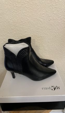 Women’s Black boots size 8M