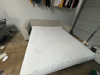 Couch pull out to queen bed