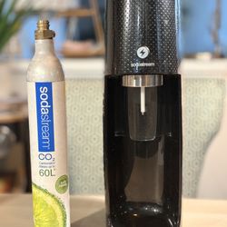 Sodastream Fizzi One Touch With Co2. 