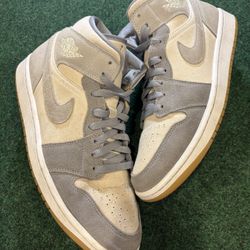 JORDAN 1 MID COCONUT MILK PARTICLE GREY SIZE 10