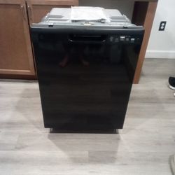 General Electric (GE) GDF510PGR5BB. Black. W/ Grey Internals 24" Inches Wide  33"Inches Tall   24" Length 