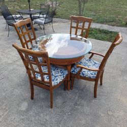 Dining /Sun Room  Table N Chairs 
