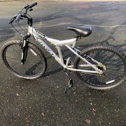 KENT SHOCKWAVE 2600 - 21 SPEED MOUNTAIN BIKE- - 26INCH 