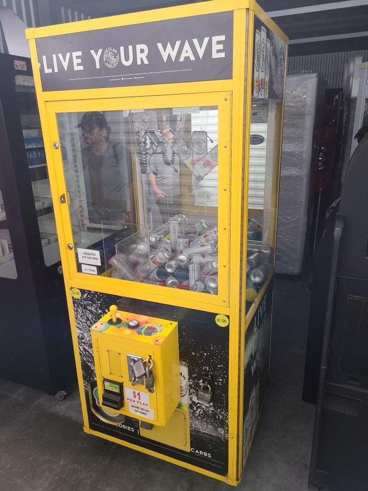 White Claw Crane Machine