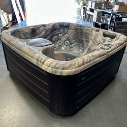Hot Tub - 461 MAAX Spa