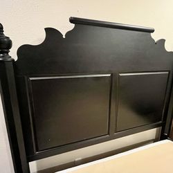 Black Wood Queen Bed And Matching Dresser/tv Holder 