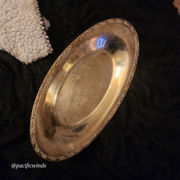 VINTAGE ONEIDA OVAL SILVER PLATED SERVING TRAY / JEWELRY TRAY 13.8" X 7.10"