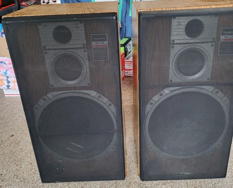 Pair Of Technic Home Speakers 