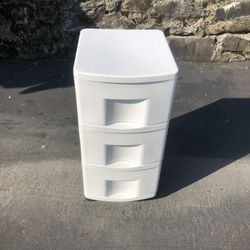 Very Good Condition Plastic Dresser 