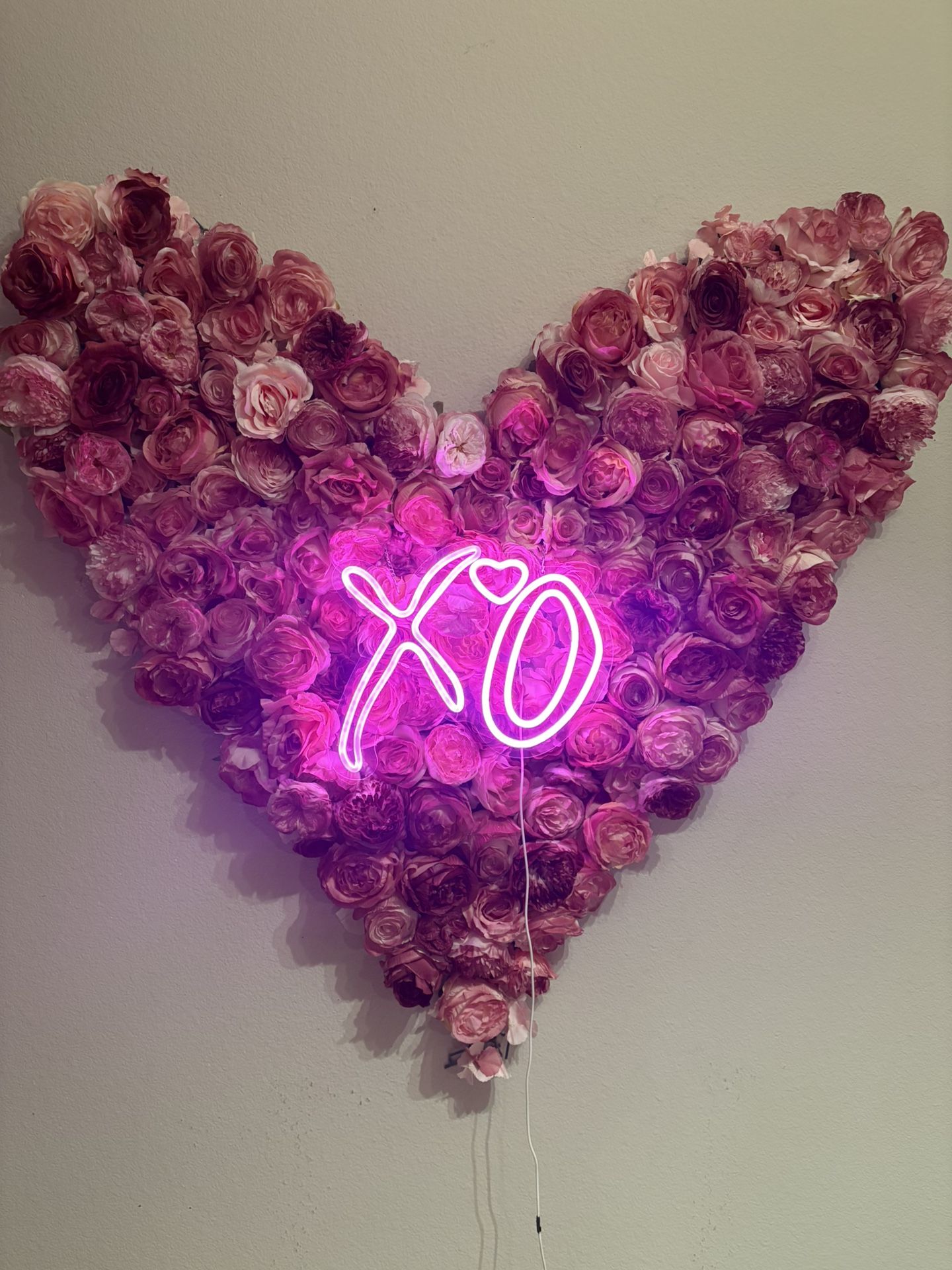 Flower Heart With Neon Pink XO Sign