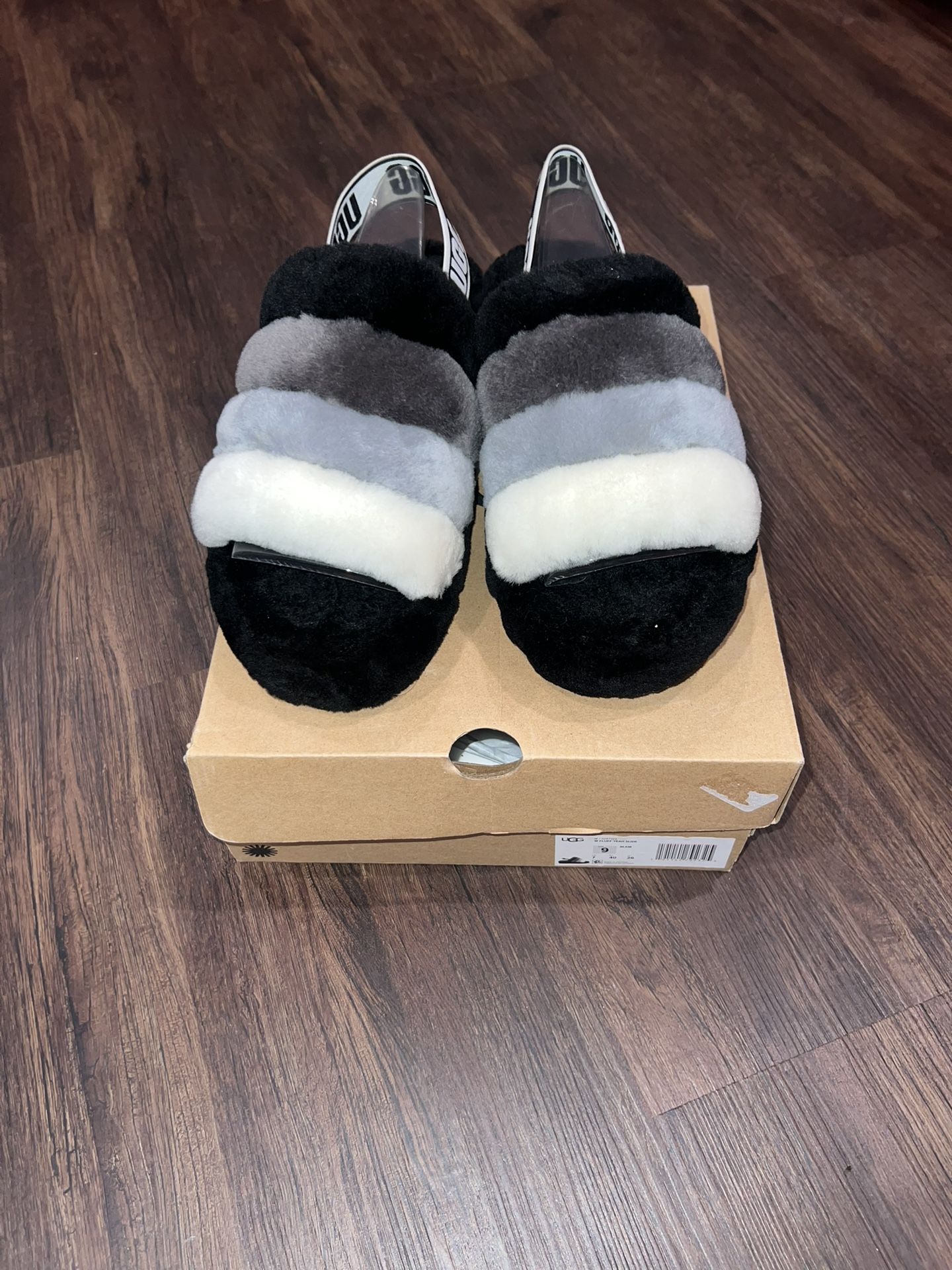 UGG Women’s Fluff Yeah Slide, Women’s Size US 9/ EU 40 Black/Grey/White