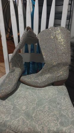 Size 10 Betsy Johnson cowgirl boots.