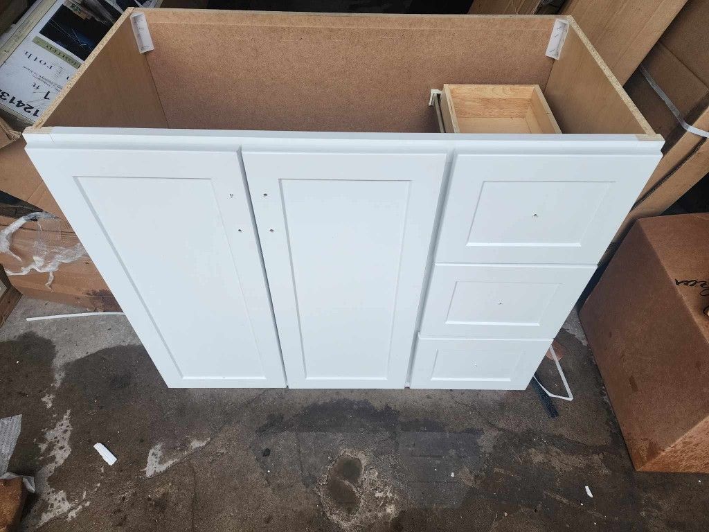 Style Selections 36in. Bathroom Vanity for Sale in Houston, TX OfferUp