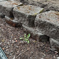 Free Retaining Blocks