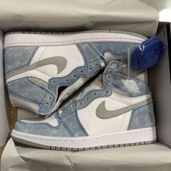 Air Jordan 1 Retro High “Hyper Royal‘’