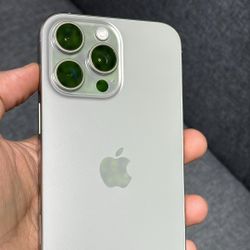 iPhone 16 Pro Max 256GB unlocked (Natural Titanium)