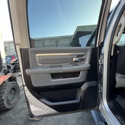 Rear Driver Side Door Panel 2009 2018 RAM 1500 GREAT CONDITIONS Paño Tapiceria Cover Puerta Trasero Izquierdo 2009 2