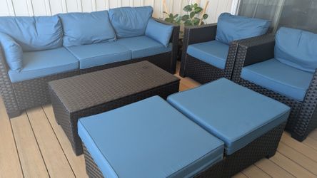 6-Piece Outdoor Patio Furniture Set w/ Storage Table & Cover – Like New!