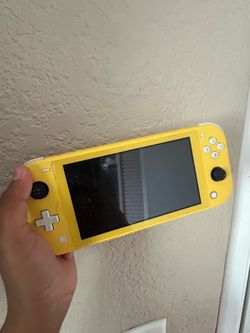 Selling Nintendo switch lite I had it for 2 months and then I got a ps5