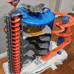 Hot Wheels Super Ultimate Garage 