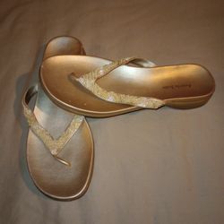 Women's Sandals Size 8.5 • by Amanda Smith