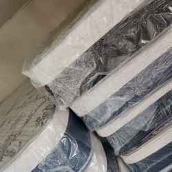 Queen Plush Pillow Top Set 