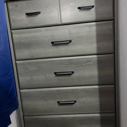 Grey Queen Size Bed And Dresser 