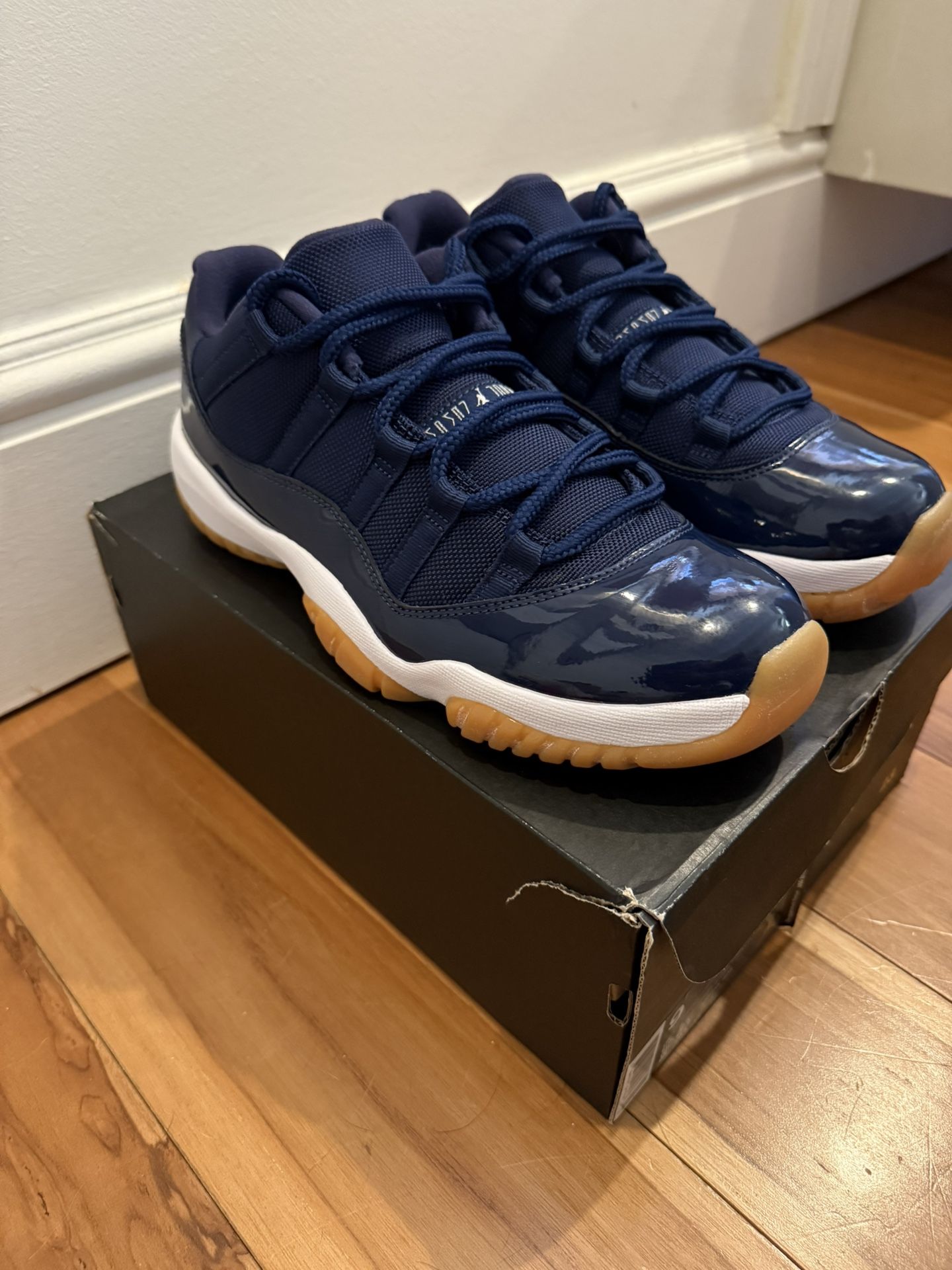 AIR JORDAN 11 RETRO LOW SIZE 9
