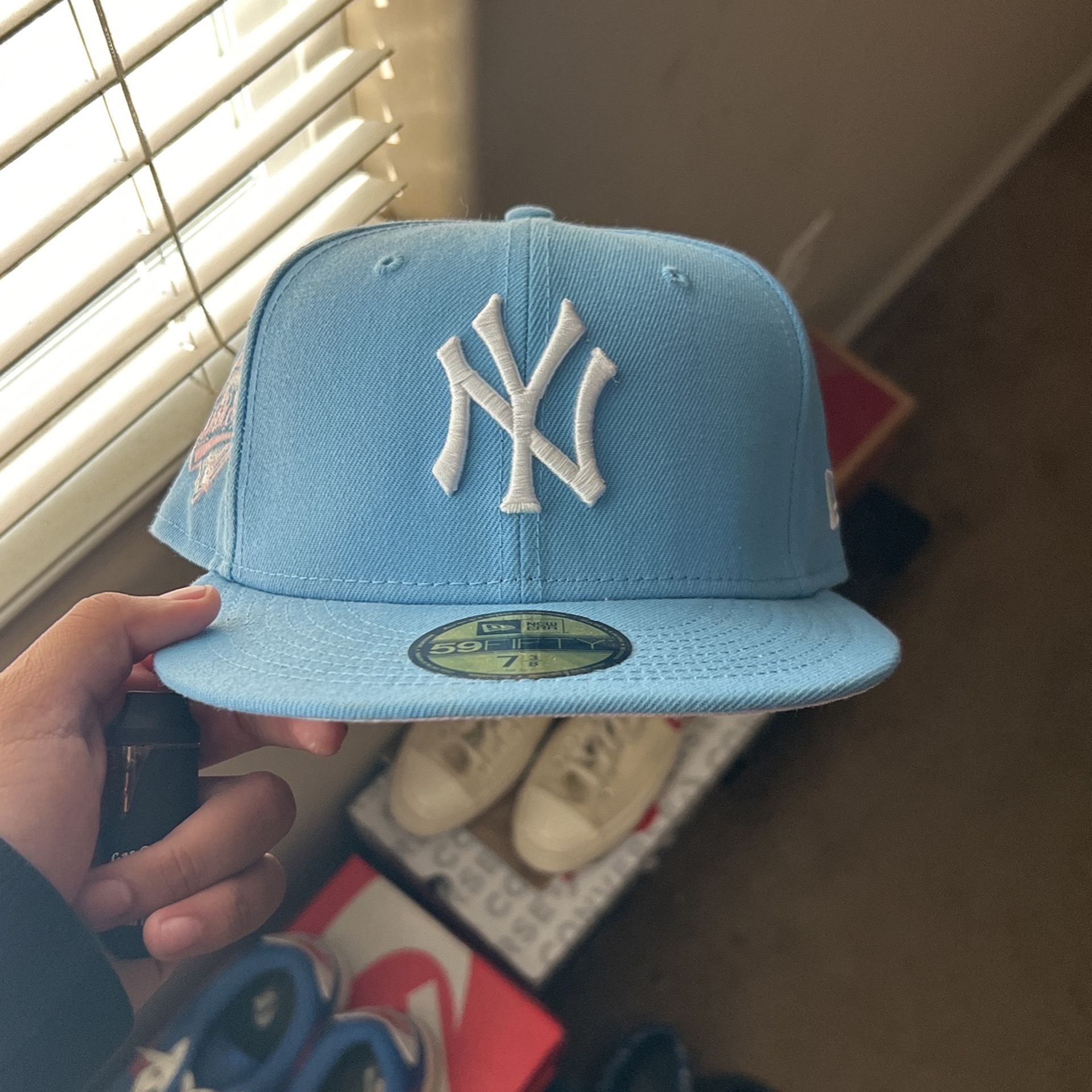 New York Yankees New Era 1996 World Series Pink Undervisor 59FIFTY Fitted Hat Light Blue
