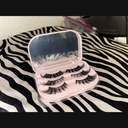 Eyelash compact storage