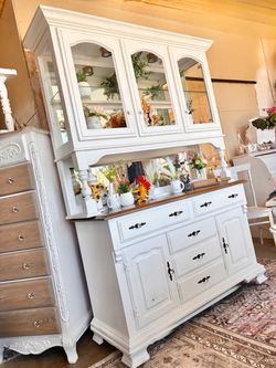 Hutch / Buffet / Bar / Pantry