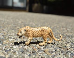 Schleich Leopard figurine
