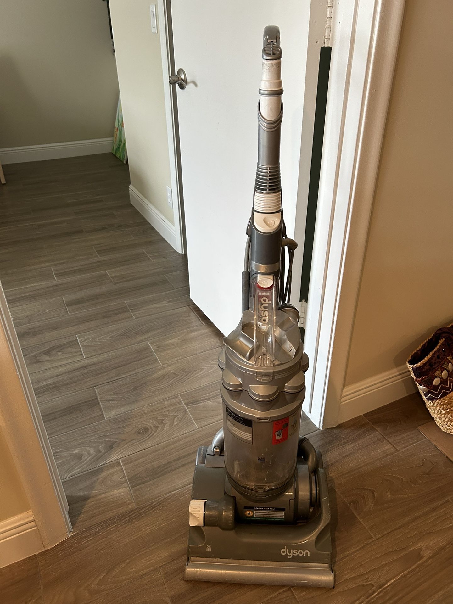 vacuum cleaner Dyson