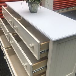 Modern Solid Wood Long Dresser With Big Drawers. Drawers Sliding Smoothly Great Condition ( Delivery Available For Extra Fee )