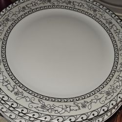Used Golden Stars 10½ Inch Plates Good Quality