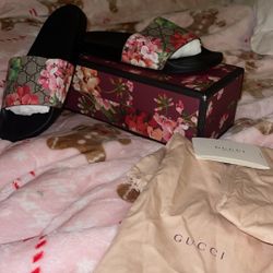 GG Bloom Gucci Slides