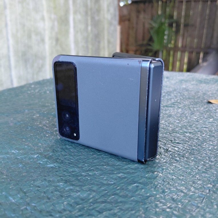Motorola razor 2023 Used Phone