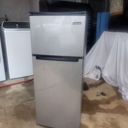 Magic Chef Mini Fridge And Freezer 