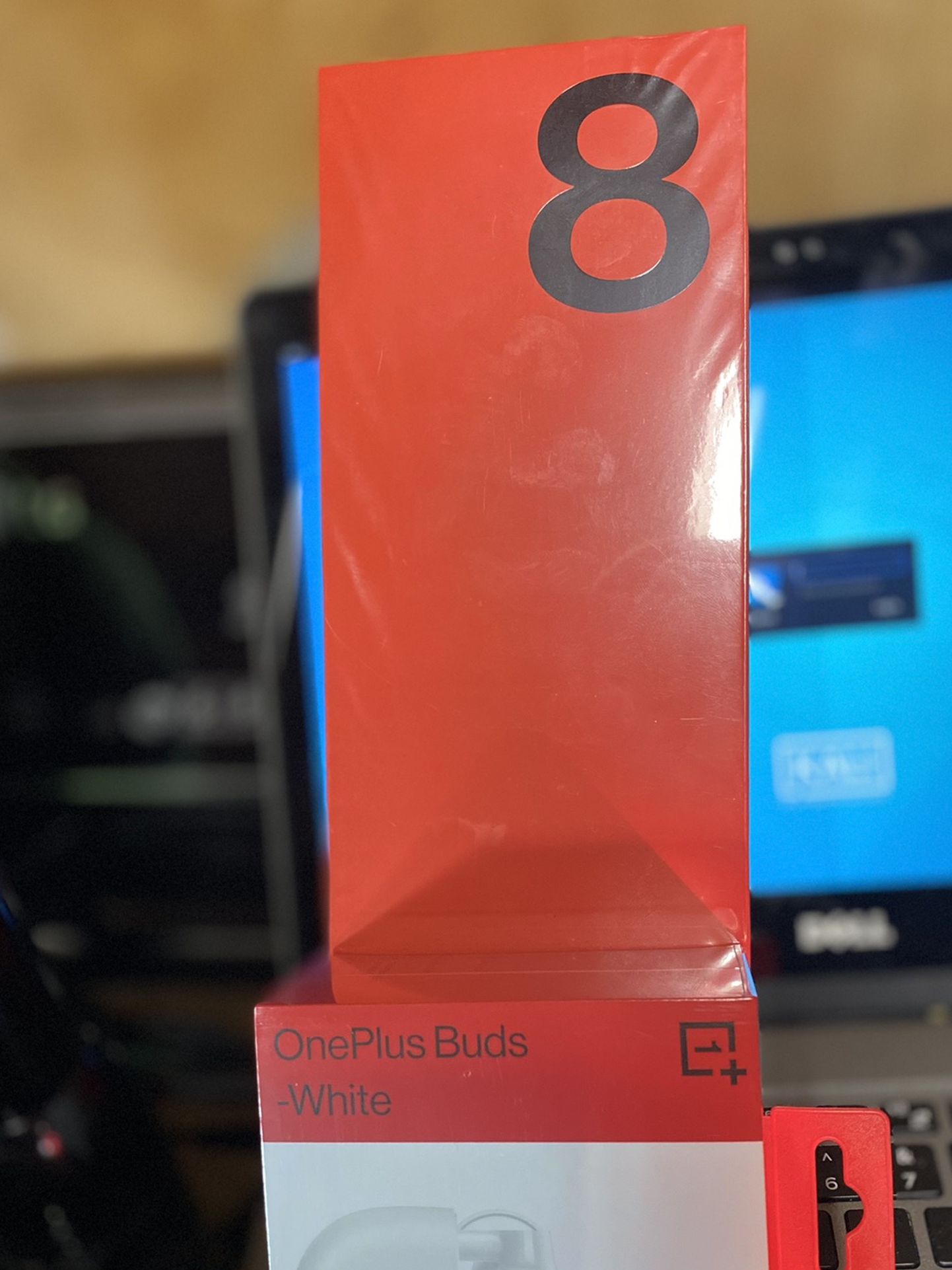 One Plus 8 Pro 256GB Storage 12GB Ram Open Box By Me And It’s New Unlocked Also Comes With Wireless Earbuds