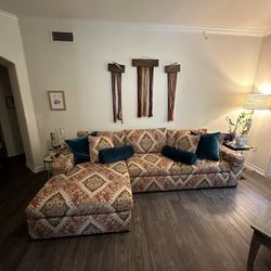 Ethan Allen Couch W Pillows 